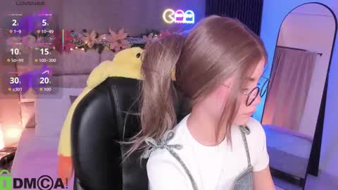 Snapshot of arinextdoor chatting on December 2025 08:18:02 PM Ari online show from December 2025 08:18:02 PM