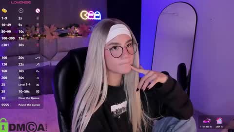 Snapshot of arinextdoor chatting on December 2025 01:55:01 AM Ari online show from December 2025 01:55:01 AM