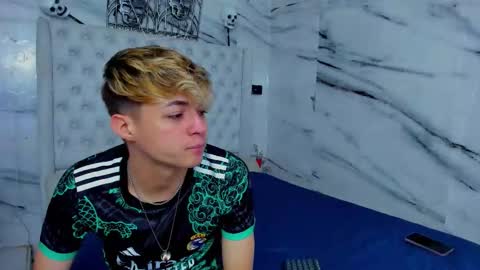 Snapshot of arissha_lee chatting on November 2025 12:10:02 AM celina online show from November 2025 12:10:02 AM