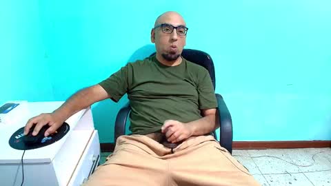 arnelux72 online show from November 2025 05:13:02 AM