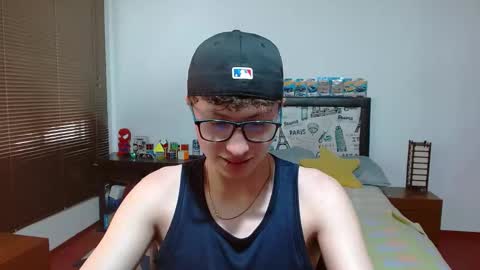 Snapshot of aron_miller18 chatting on January 2025 07:06:01 PM Aaron online show from January 2025 07:06:01 PM