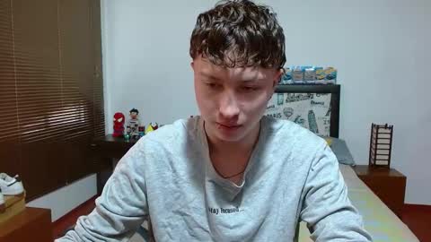 Snapshot of aron_miller18 chatting on February 2025 07:10:02 PM Aaron online show from February 2025 07:10:02 PM