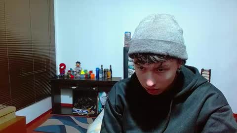 Snapshot of aron_miller18 chatting on March 2025 03:50:01 AM Aaron online show from March 2025 03:50:01 AM