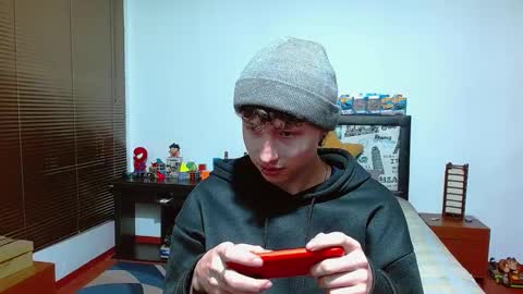 Snapshot of aron_miller18 chatting on March 2025 06:54:02 AM Aaron online show from March 2025 06:54:02 AM