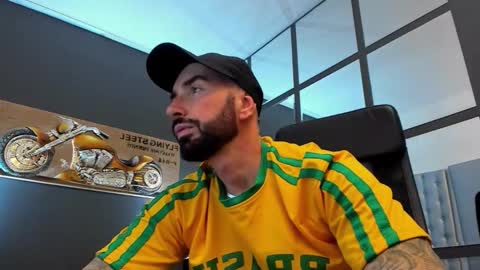 AronGrant online show from November 2025 12:16:02 PM