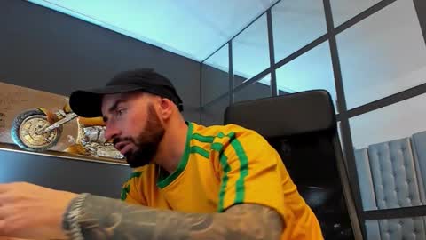 AronGrant online show from November 2025 09:39:01 AM