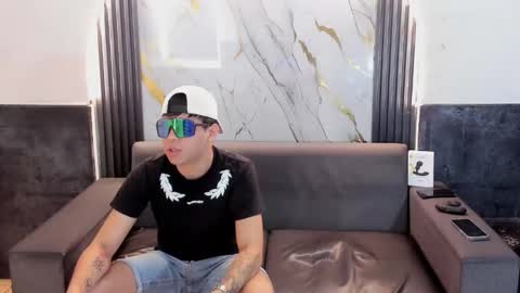 Aroon   online show from April 2026 04:08:02 AM