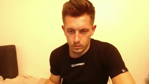 arromwilliam90 online show from December 2024 11:23:02 PM