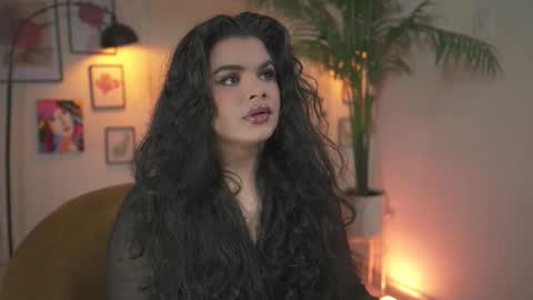 Chloe  online show from November 2025 05:01:01 PM