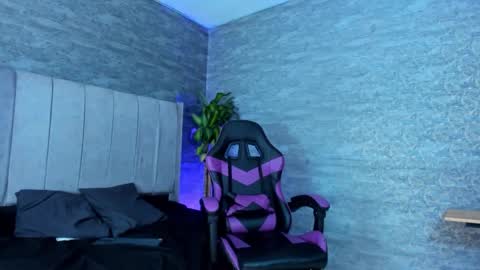 arthurcox_ online show from November 2025 05:35:02 PM