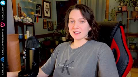 Snapshot of artiepaints chatting on December 2024 04:21:01 AM Artie Paints online show from December 2024 04:21:01 AM