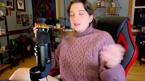 Snapshot of artiepaints chatting on December 2024 10:51:02 PM Artie Paints online show from December 2024 10:51:02 PM