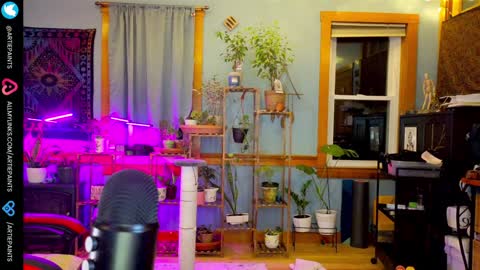 Snapshot of artiepaints chatting on December 2024 12:51:02 AM Artie Paints online show from December 2024 12:51:02 AM