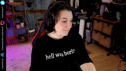 Snapshot of artiepaints chatting on December 2024 03:53:02 AM Artie Paints online show from December 2024 03:53:02 AM