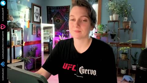 Snapshot of artiepaints chatting on December 2024 08:04:01 PM Artie Paints online show from December 2024 08:04:01 PM