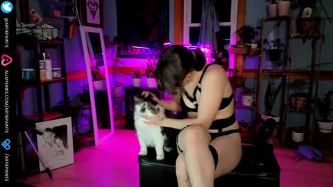 Snapshot of artiepaints chatting on December 2024 11:06:02 PM Artie Paints online show from December 2024 11:06:02 PM