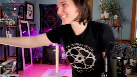 Snapshot of artiepaints chatting on December 2024 07:07:01 PM Artie Paints online show from December 2024 07:07:01 PM