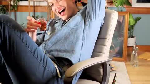 Snapshot of artiepaints chatting on March 2025 11:18:02 PM Artie Paints online show from March 2025 11:18:02 PM