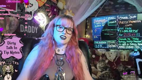 ArtsyHeartsyy online show from December 2025 01:55:01 AM
