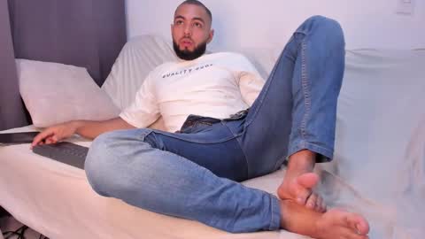 arturguy01 online show from March 2025 11:15:02 PM