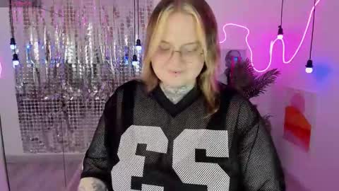 Snapshot of arya__addams chatting on November 2025 02:28:01 PM Arya online show from November 2025 02:28:01 PM