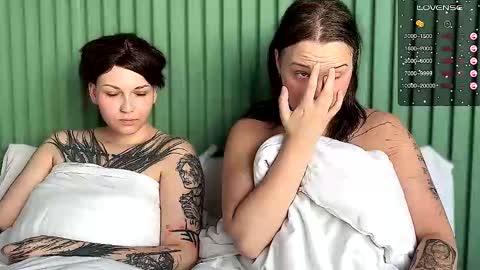 Snapshot of arya_stark7 chatting on September 2025 09:53:01 AM Arya brunett and Cassie blond online show from September 2025 09:53:01 AM