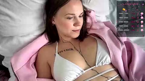 Snapshot of arya_stark7 chatting on November 2025 05:18:02 AM Arya brunett and Cassie blond online show from November 2025 05:18:02 AM