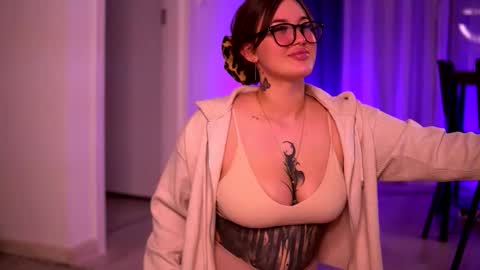 Snapshot of aryadeluna chatting on October 2025 06:39:02 PM Lunaa online show from October 2025 06:39:02 PM