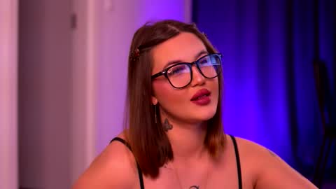 Lunaa  online show from October 2025 07:29:02 PM