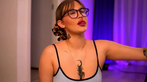 Snapshot of aryadeluna chatting on November 2025 07:26:01 PM Lunaa online show from November 2025 07:26:01 PM