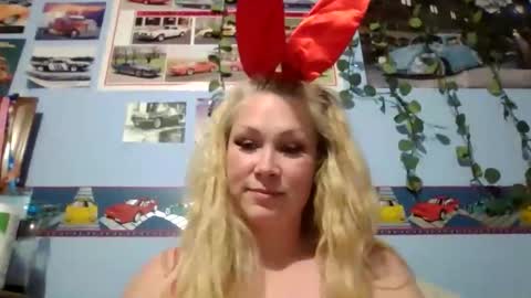 Snapshot of ash0ley chatting on October 2025 10:21:01 PM ash0ley online show from October 2025 10:21:01 PM