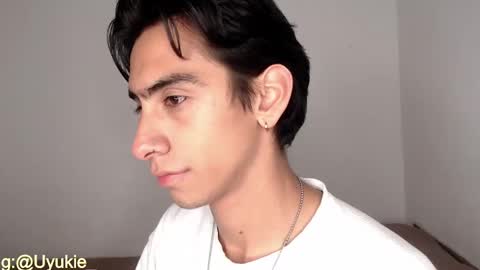 Snapshot of ash_v1 chatting on October 2025 12:22:02 AM Ash online show from October 2025 12:22:02 AM