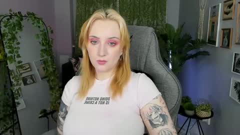 Snapshot of asheluck chatting on May 2026 02:28:01 AM AshleyAshe online show from May 2026 02:28:01 AM
