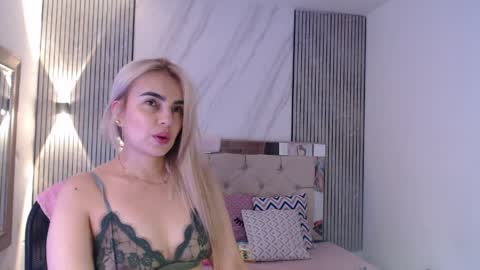 ashley__tylor online show from April 2026 01:36:01 AM