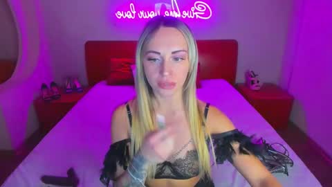 Snapshot of ashley_crashly chatting on December 2024 12:18:02 PM Alina online show from December 2024 12:18:02 PM