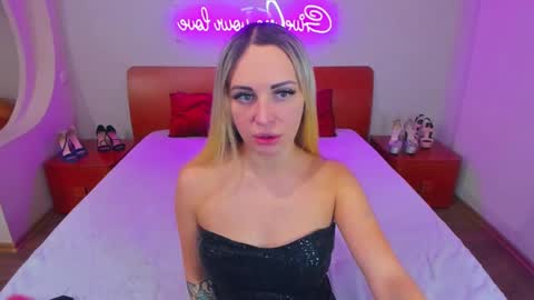 Snapshot of ashley_crashly chatting on January 2025 05:20:02 PM Alina online show from January 2025 05:20:02 PM