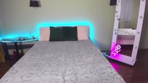 Snapshot of ashley_crashly chatting on February 2025 07:24:02 AM Alina online show from February 2025 07:24:02 AM