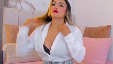 Camila online show from February 2025 08:20:02 PM