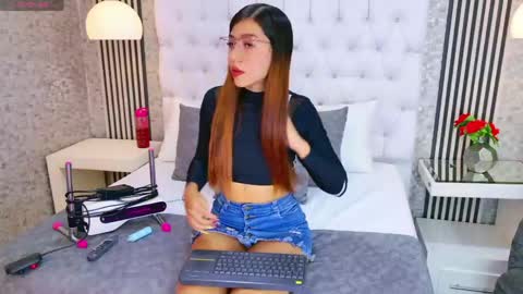 AshleyRoberh online show from April 2026 07:47:01 PM