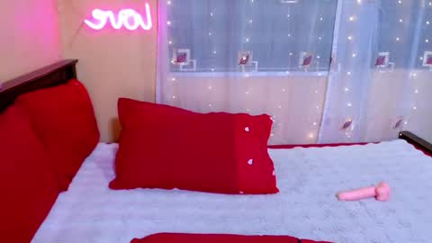 Snapshot of ashleyxxxversahuge chatting on May 2026 05:18:01 PM AshleyNicole online show from May 2026 05:18:01 PM