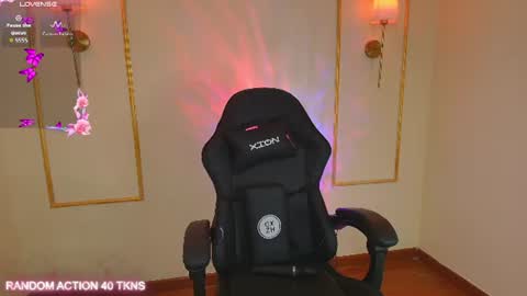 Snapshot of ashleyy__fox chatting on June 2026 09:56:02 PM Hi Im Ashley Dont forget to follow me to have me close to you online show from June 2026 09:56:02 PM