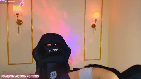 Snapshot of ashleyy__fox chatting on July 2026 06:40:01 PM Hi Im Ashley Dont forget to follow me to have me close to you online show from July 2026 06:40:01 PM