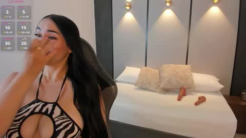 A S H L Y online show from December 2025 12:34:02 PM