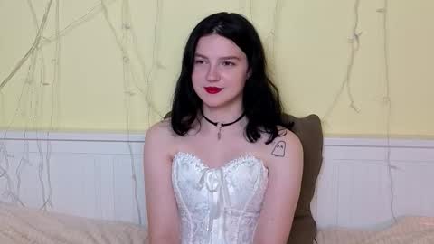 Kristine online show from November 2025 09:04:02 AM