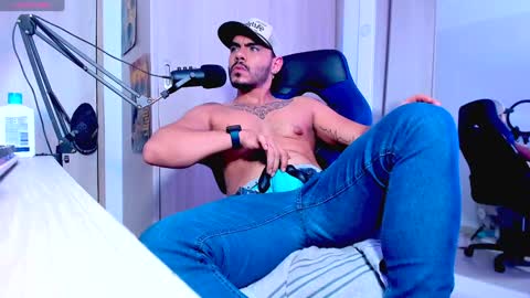 ashton scott online show from January 2025 10:45:01 PM