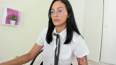 Camila online show from October 2025 07:51:01 PM