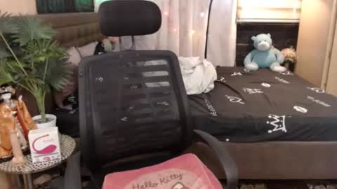 angela online show from January 2025 04:28:01 AM