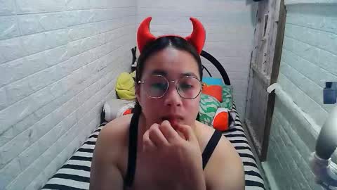 Snapshot of asian_sexydimples chatting on November 2025 11:34:02 AM Trixie online show from November 2025 11:34:02 AM