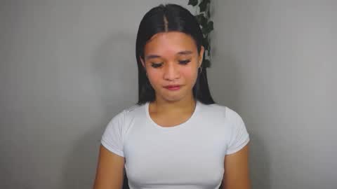 Snapshot of asian_yannie chatting on December 2025 09:44:01 PM Yan online show from December 2025 09:44:01 PM