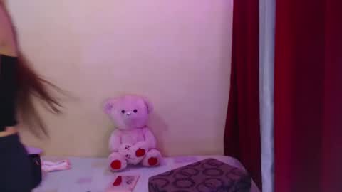 Queen Lara online show from January 2025 06:38:01 PM